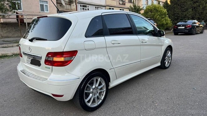 Mercedes B 180-6