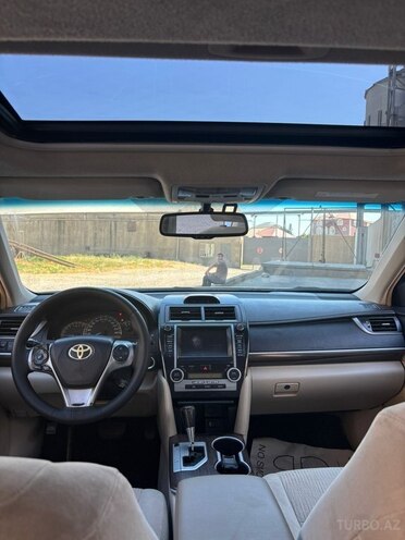 Toyota Camry-12
