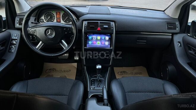 Mercedes B 180-21