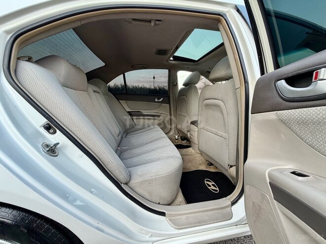 Hyundai Sonata-11