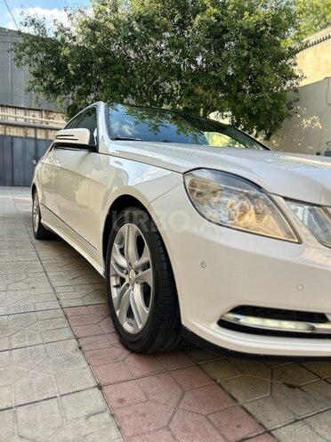 Mercedes E 200-11