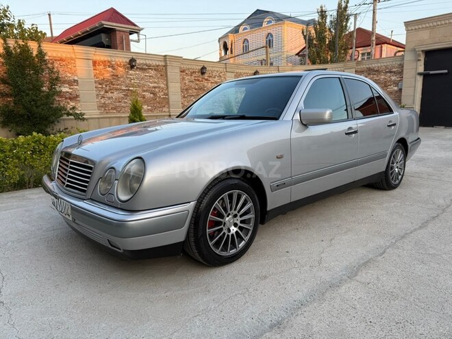 Mercedes E 240-11