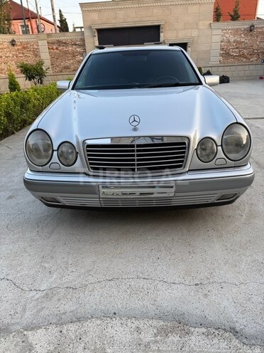 Mercedes E 240-13