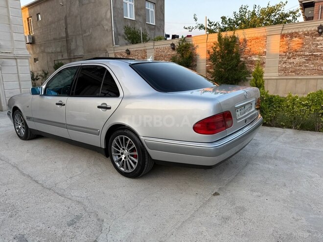 Mercedes E 240-5