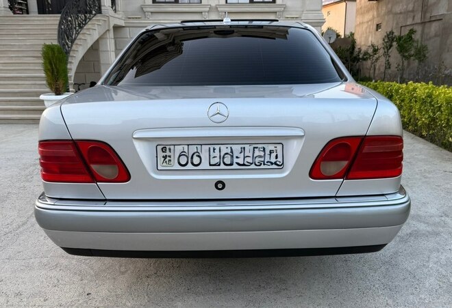 Mercedes E 240-14