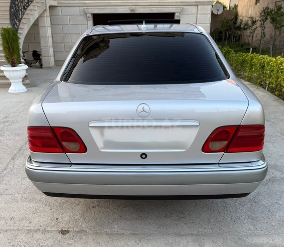 Mercedes E 240-6