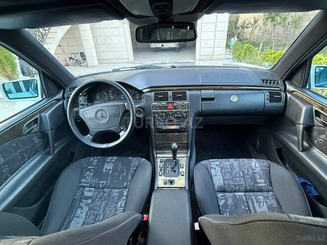 Mercedes E 240-15
