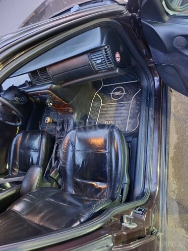 Opel Vectra-8