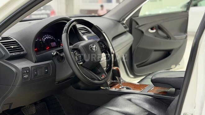 Toyota Camry-11