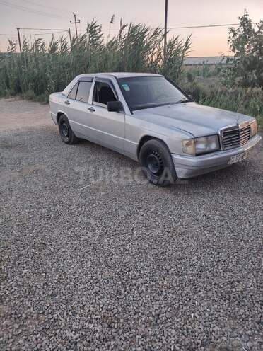 Mercedes 190-4