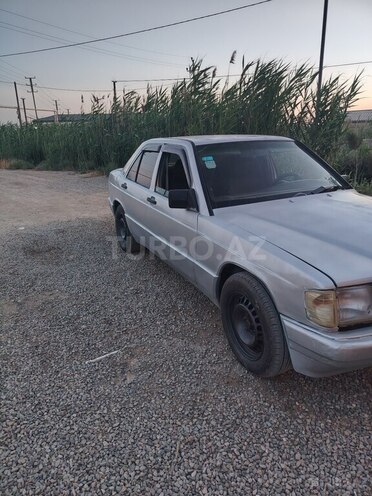 Mercedes 190-15