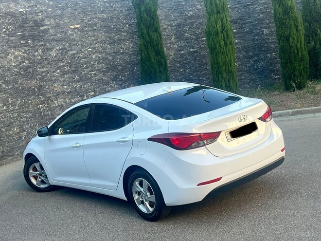 Hyundai Elantra-7