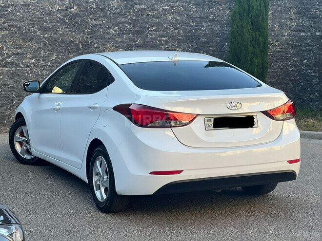 Hyundai Elantra-11