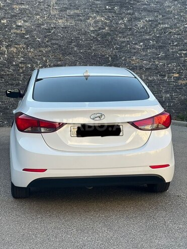 Hyundai Elantra-10