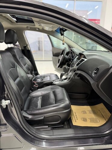 Chevrolet Cruze-12