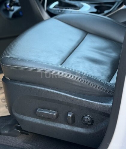 Hyundai Santa Fe-15