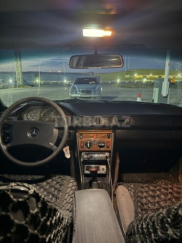 Mercedes 200 E-5