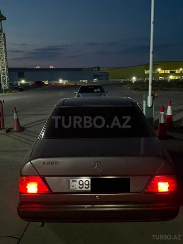 Mercedes 200 E-7