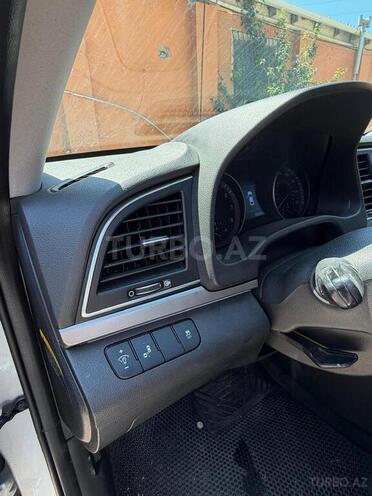 Hyundai Elantra-9