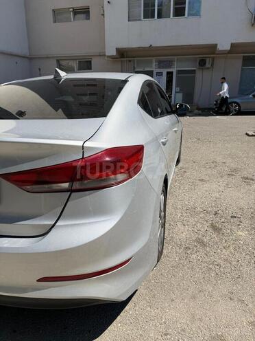 Hyundai Elantra-7