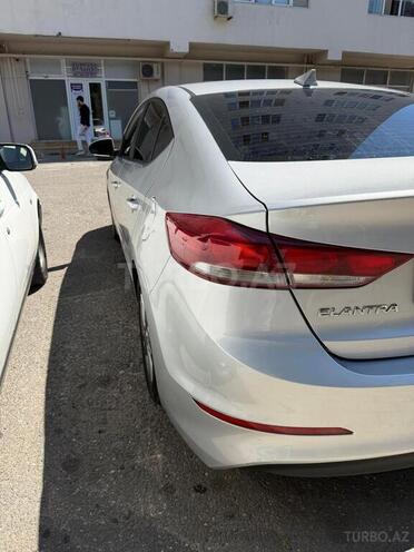 Hyundai Elantra-8