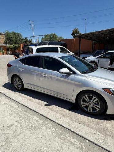 Hyundai Elantra-4