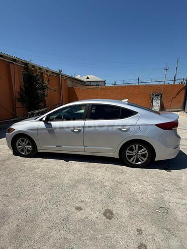 Hyundai Elantra-3