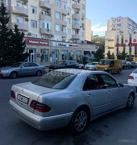 Mercedes E 240-7