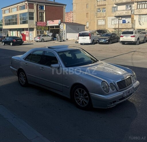 Mercedes E 240-11