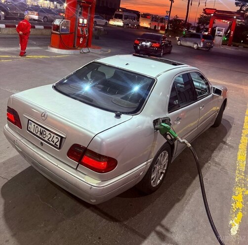 Mercedes E 240-3
