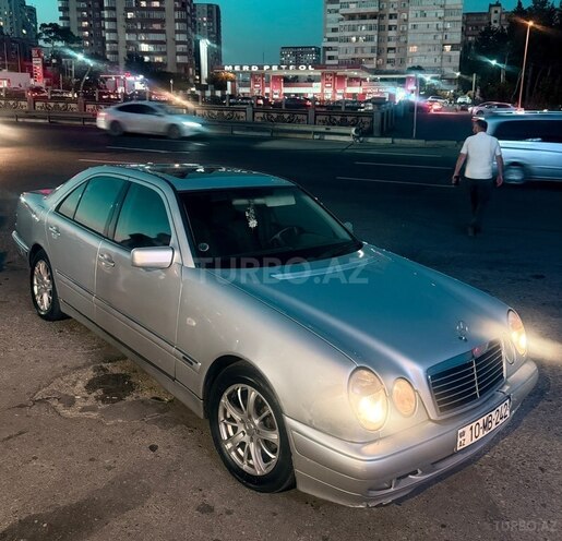 Mercedes E 240-2