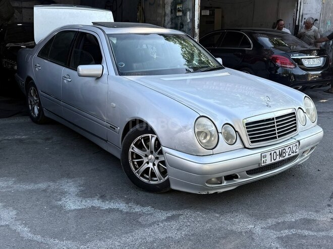 Mercedes E 240-10