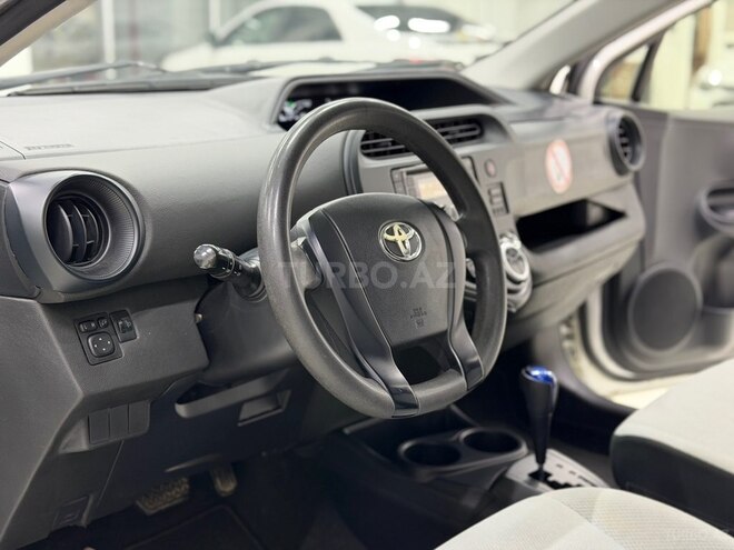 Toyota Aqua-10
