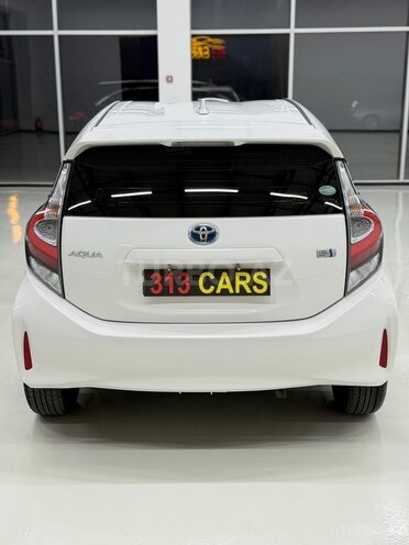 Toyota Aqua-6
