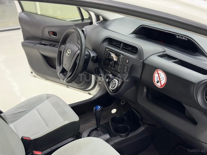Toyota Aqua-9
