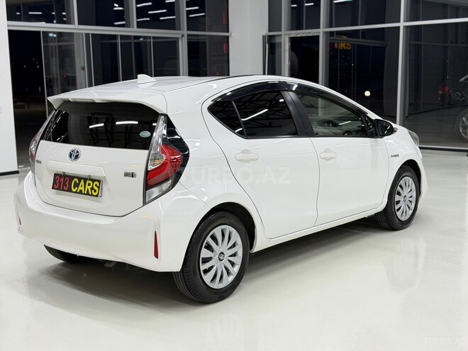 Toyota Aqua-5