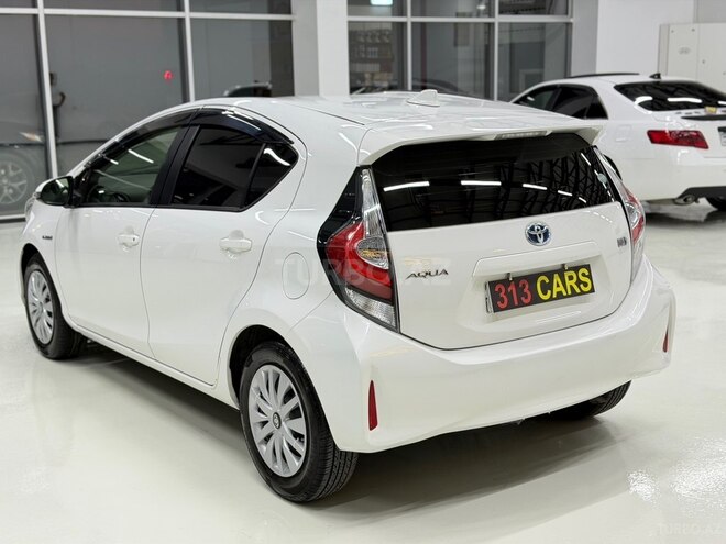 Toyota Aqua-4