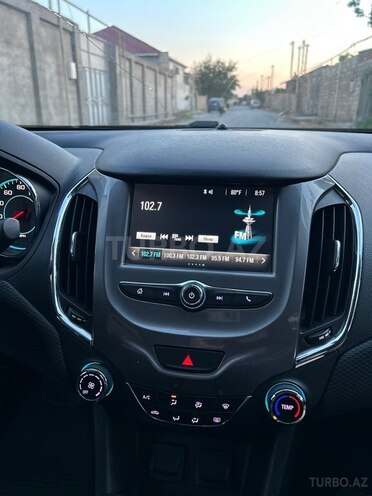 Chevrolet Cruze-12