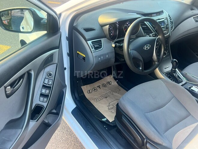 Hyundai Elantra-14