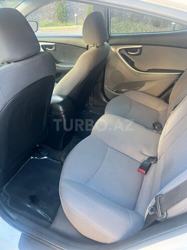 Hyundai Elantra-15