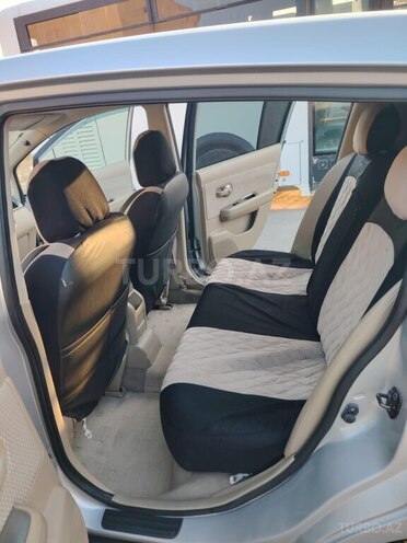 Nissan Tiida-6