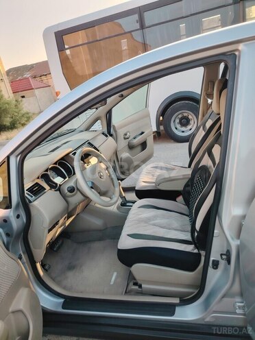 Nissan Tiida-5