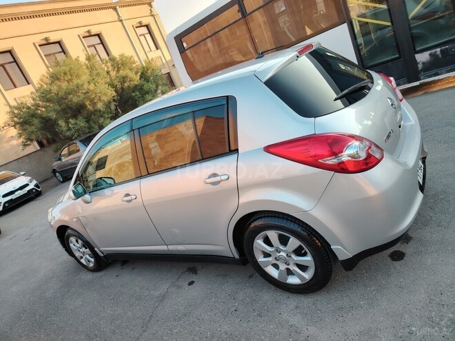 Nissan Tiida-4