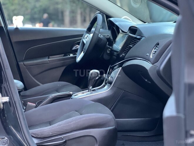 Chevrolet Cruze-12