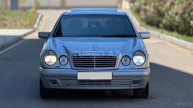 Mercedes E 240-5