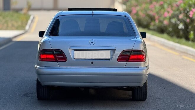 Mercedes E 240-8