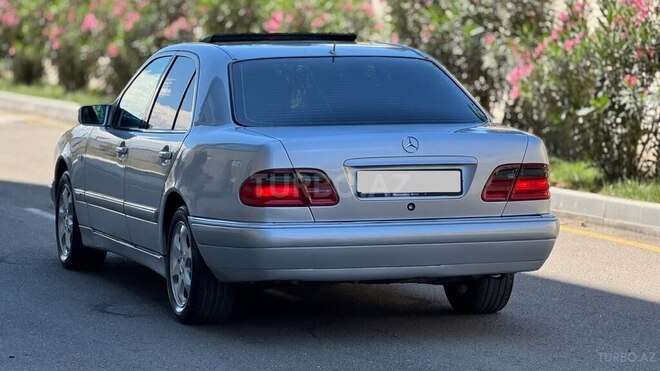 Mercedes E 240-6