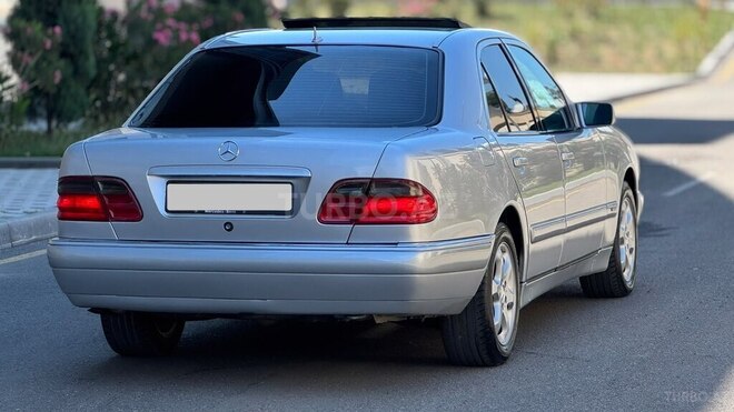 Mercedes E 240-7