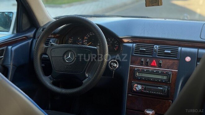 Mercedes E 240-9