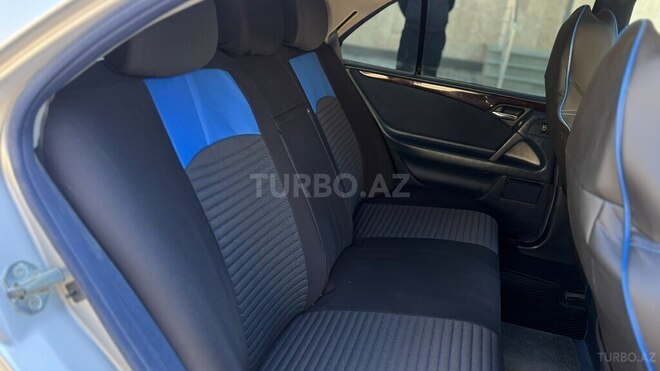 Mercedes E 240-12